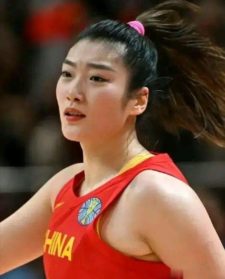 女篮台柱子不能被一个前领队毁了，支持中国女篮，她们取得现在的成绩容易吗？孰是孰非(1)