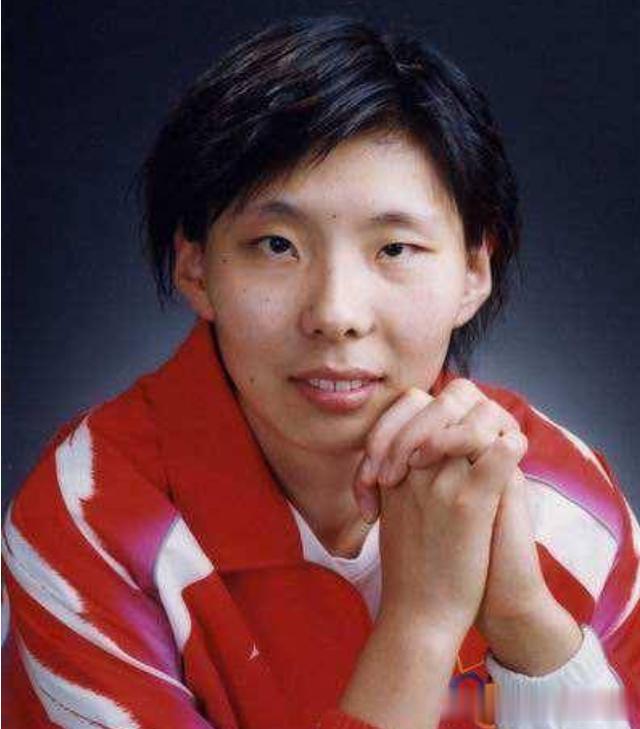 40岁陈楠：中国女篮的定海神针，嫁给2米04公务员，生下两个儿子(5)
