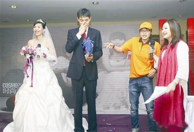 40岁陈楠：中国女篮的定海神针，嫁给2米04公务员，生下两个儿子(22)