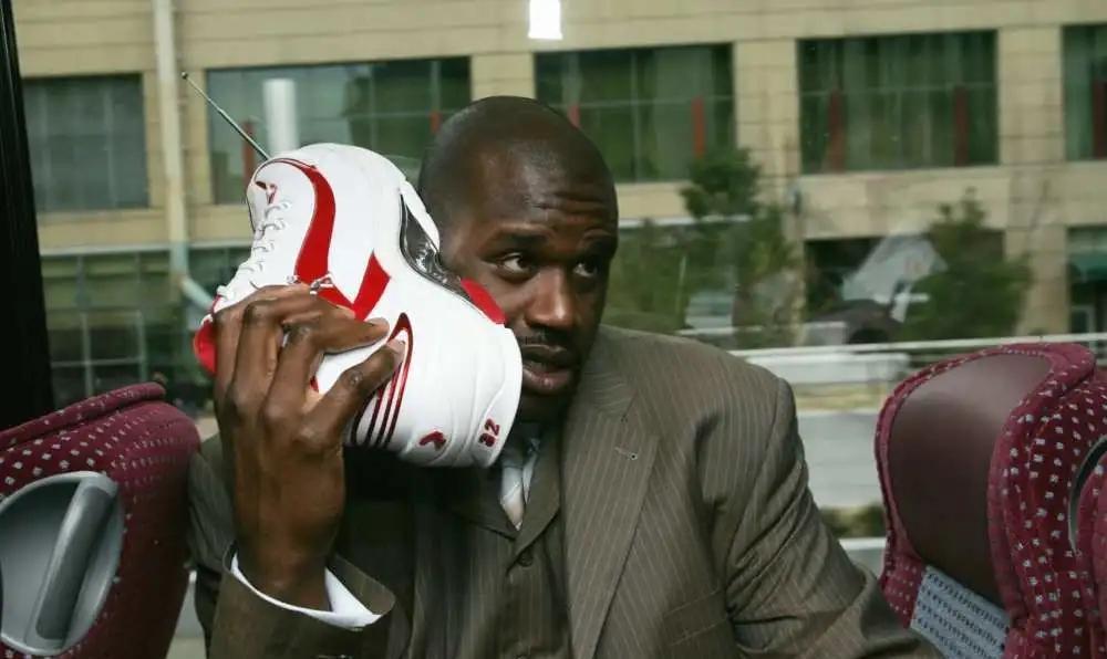 除了耐克、阿迪达斯以外，你还穿过哪些冷门的篮球鞋品牌？(5)