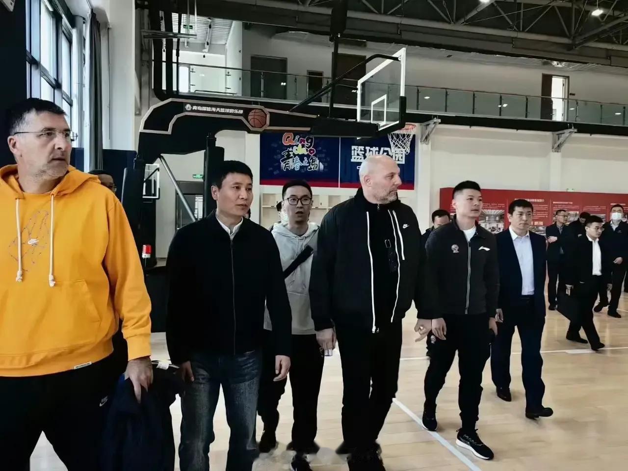 中国篮协官方宣布，在青岛组织短期集训，是“陪太子读书”！
篮球世界大战在际，一个(3)
