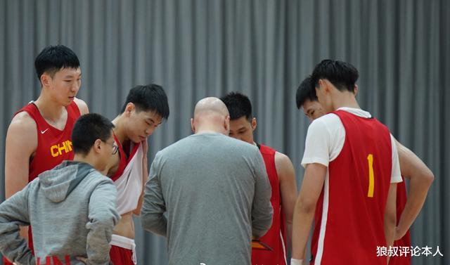 中国男篮热身赛倒计时！15人封闭集训后，只有4人有可能进入一队(1)