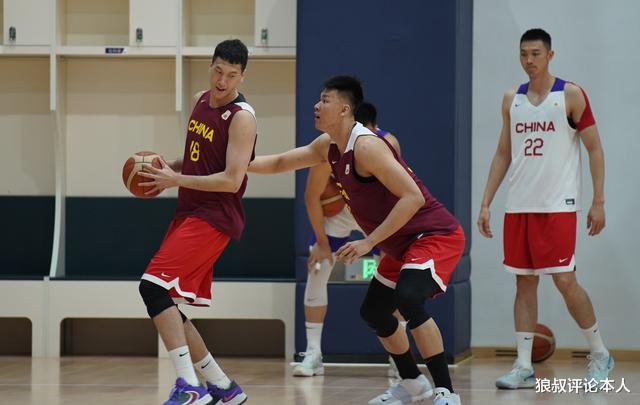 中国男篮热身赛倒计时！15人封闭集训后，只有4人有可能进入一队(3)