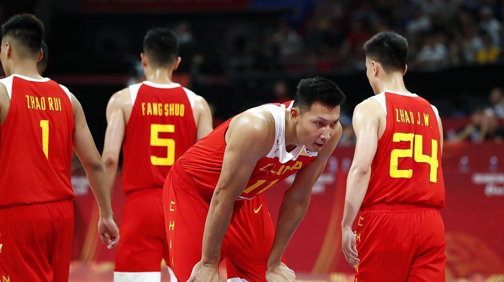 中国篮球不幸的是只有易建联？这是侮辱易建联还是捧易建联？