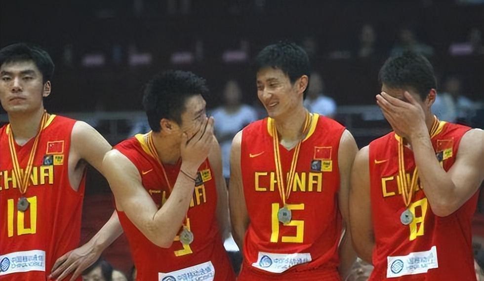 中国篮球不幸的是只有易建联？这是侮辱易建联还是捧易建联？(4)