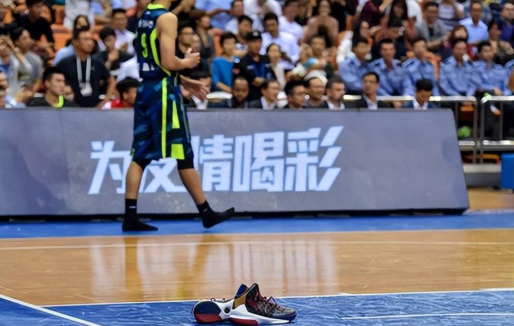 中国篮球不幸的是只有易建联？这是侮辱易建联还是捧易建联？(6)