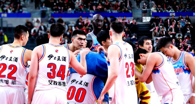 杜锋离开广东宏远，或加入新疆男篮，可能改变CBA争冠格局(4)