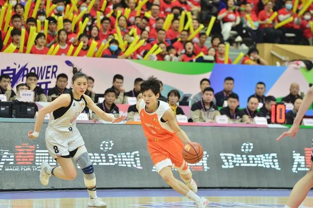国际篮联官宣，中国女篮奥运门票危险，杨力维做出决定，郑薇懂了