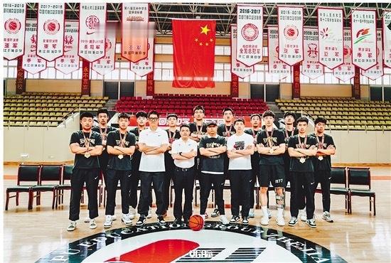 临海回浦中学男篮时隔六年再夺全国高中篮球联赛冠军 小城市凭啥实现大梦想(4)