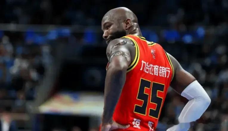部分现金+年轻球员，新疆男篮得到多米尼克-琼斯的优先签约权。 ​​​中国篮球不要