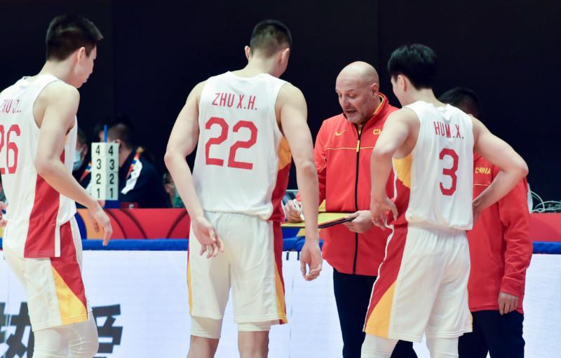中国男篮新援现身，攻坚能力尤为惊人，乔帅赞不绝口