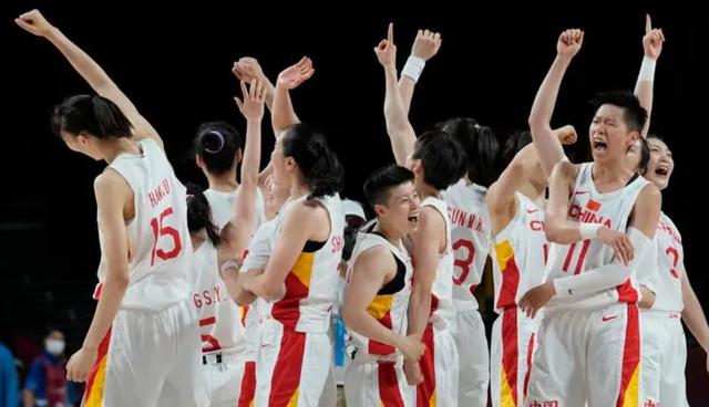 国际篮联吹黑哨！中国女篮怒摔奖牌，澳大利亚队遭球迷唾弃(6)