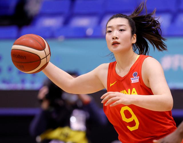 国际篮联吹黑哨！中国女篮怒摔奖牌，澳大利亚队遭球迷唾弃(9)