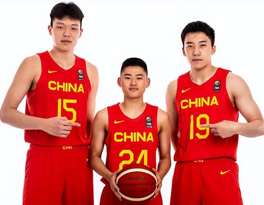 

中国男篮把青训苗子稀释进校园篮球的后果就是，以后１９０ｃｍ以上的控卫将非常稀