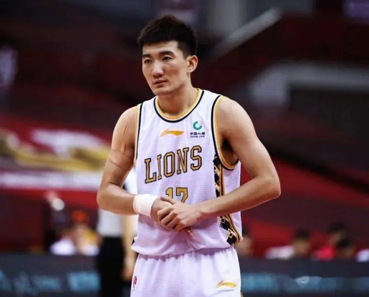中国男篮四大后卫备受认可，脱离杜锋仍然独当一面，乔帅依然喜欢


中国男篮在近年(3)