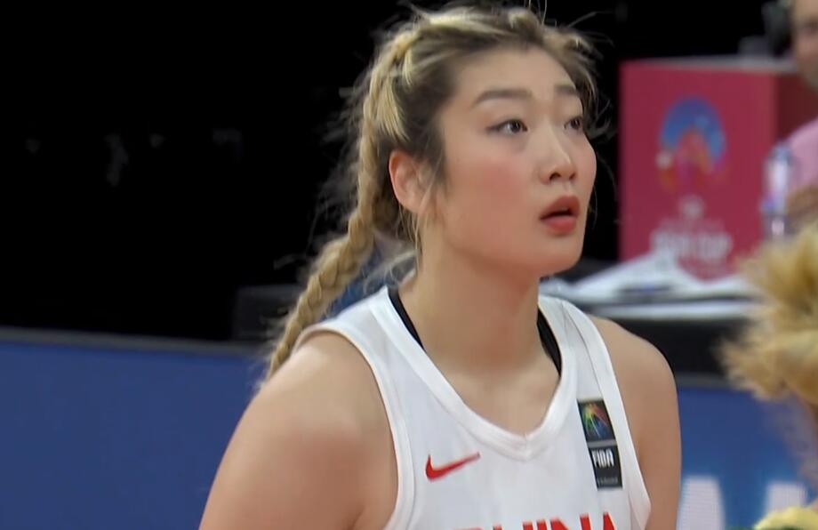 中国女篮变阵9中0后逆袭，王思雨单节6+4，带队反超澳大利亚7分(1)