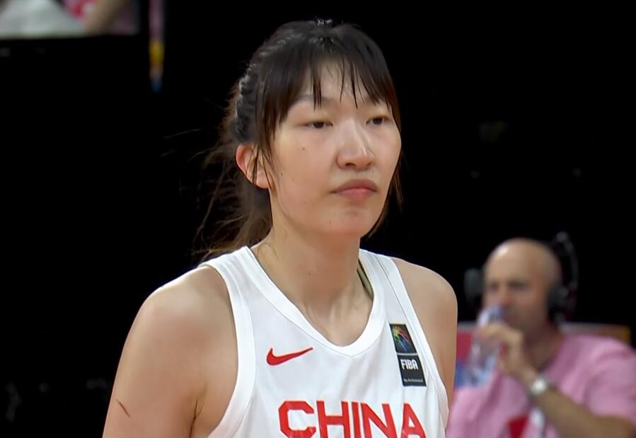 中国女篮变阵9中0后逆袭，王思雨单节6+4，带队反超澳大利亚7分(3)