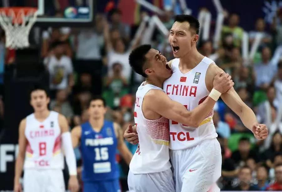 中国男篮史上20大球星排行榜有以下:
1.姚明
2.易建联
3.王治郅
4.刘玉