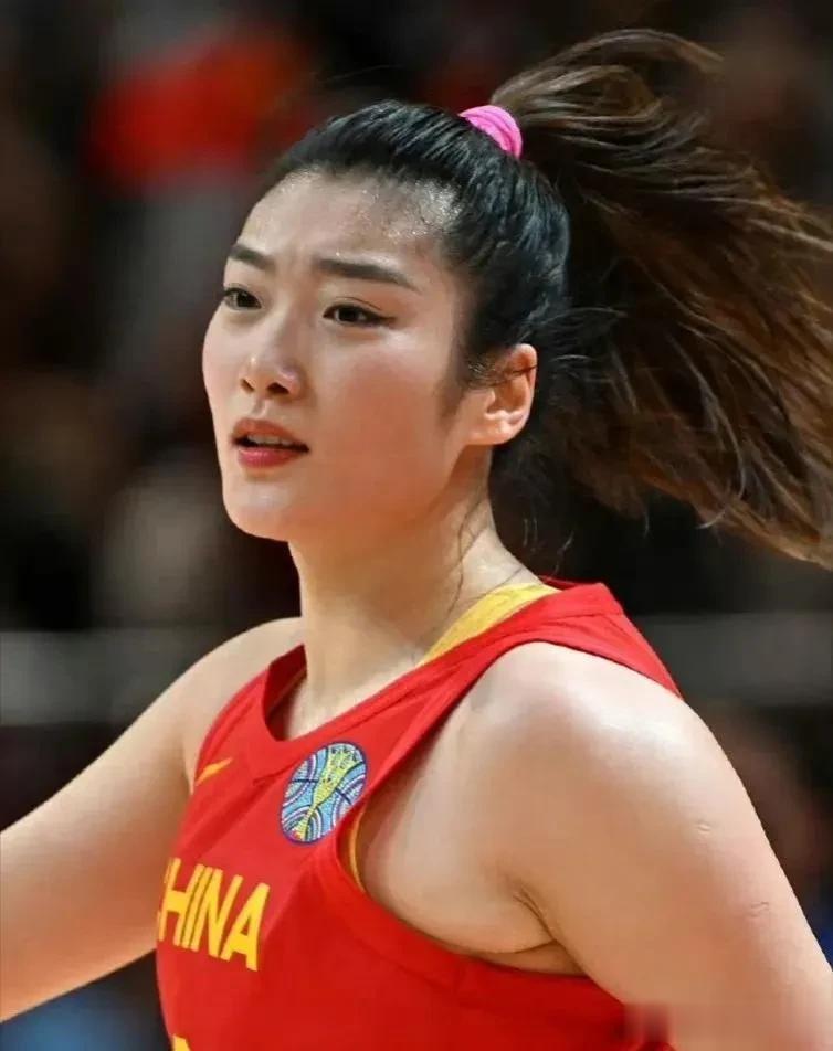 中国女篮的姑娘颜值都挺高，但是能达到98分以上的只有这三个人！
1.张茹，颜值之(6)