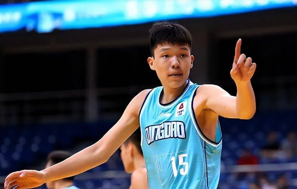19岁高塔接班易建联！正式加盟中国男篮，乔帅器重程度太高了