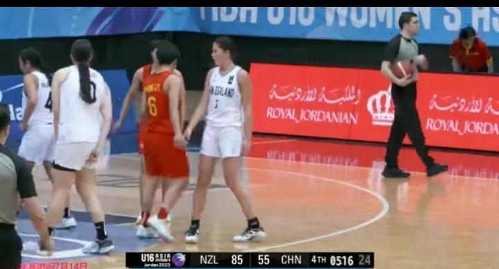 生死战，U16中国女篮兑新西兰末节五分钟，主教练被驱逐水平太差。管理层为什么几年(3)