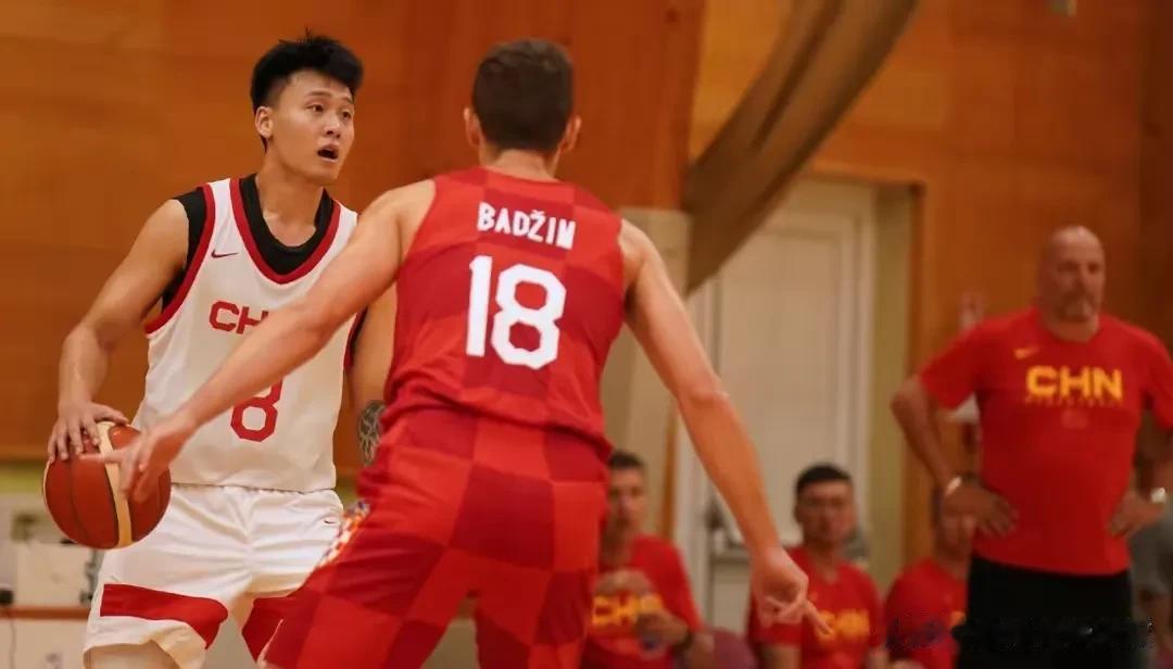 中国男篮正在进行为期一个多月的欧洲拉练，这是一次全面提升球队实力和磨炼战术的宝贵(3)