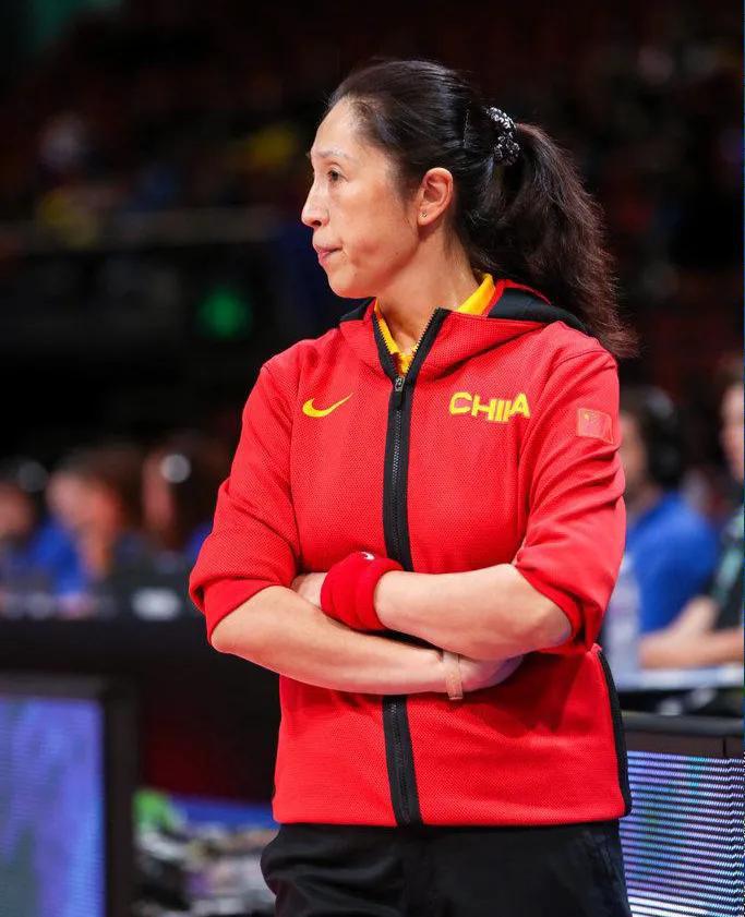中国女篮最新消息！为了备战9月底在杭州举行的亚运会，郑微教练已经在广东清远重新集(7)