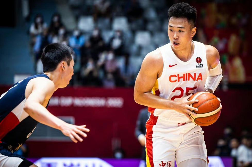 中国男篮开启征程，全国期待冠军归来！