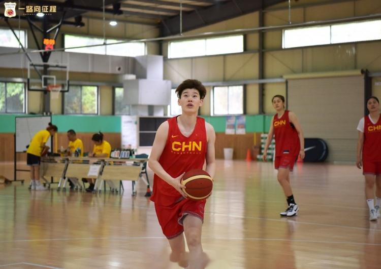 中国篮球之队晒中国女篮最新训练照：忙碌的周一 从刻苦训练开始