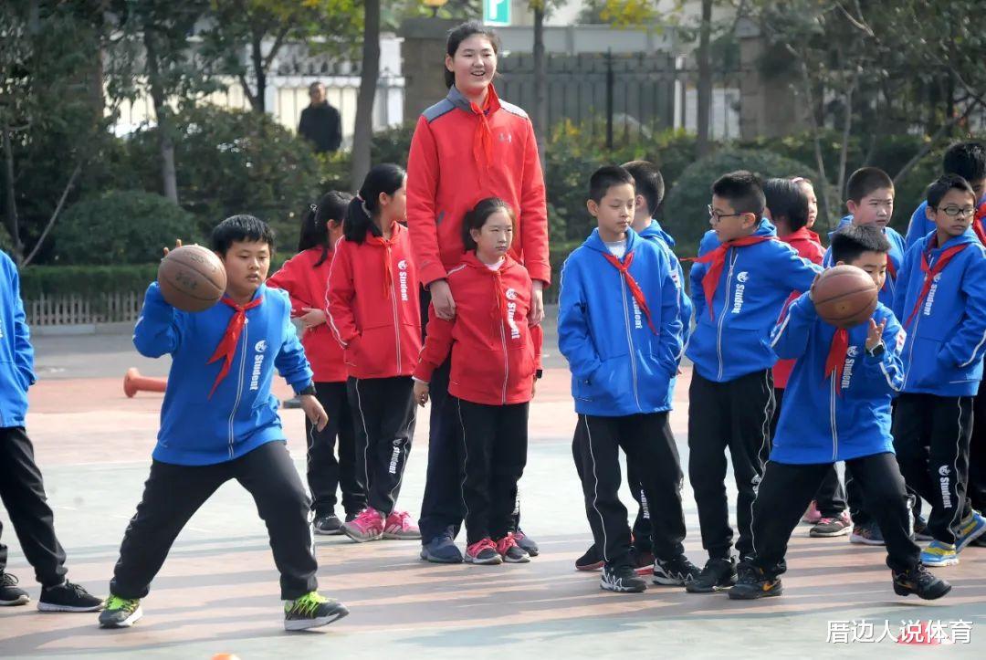 中国女篮最强新星：2米27女姚明狂轰44+15 连续无缘国字号令人费解(3)