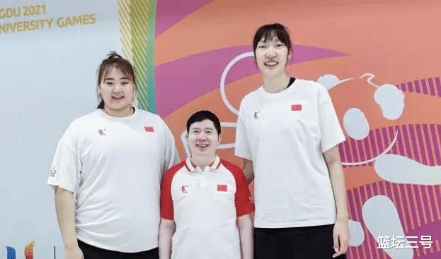 身高2米01体重110公斤，被称为“女版奥尼尔”的刘禹彤，为何不在国家队？(2)
