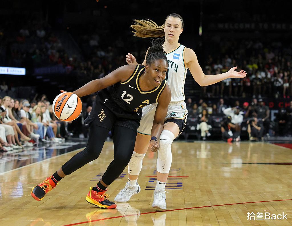 超越玛雅摩尔，托马斯创造WNBA历史记录，女子篮球原来也能这么玩(2)