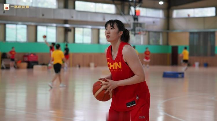 中国篮球之队官博晒中国女篮训练动态：今天也是认真备战的一天(3)