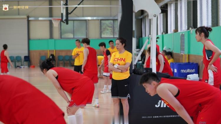 中国篮球之队官博晒中国女篮训练动态：今天也是认真备战的一天(6)