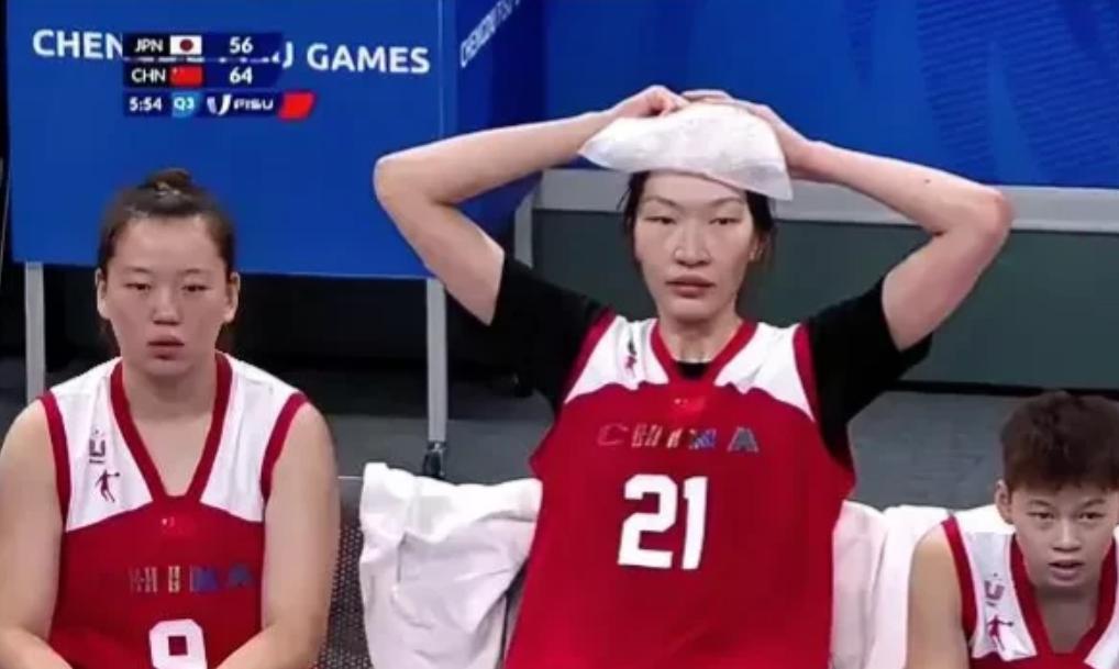 哭了！大学生女篮日本队哭了！她们付出了很大的努力，全场紧逼，快速推进，体能爆表，(1)