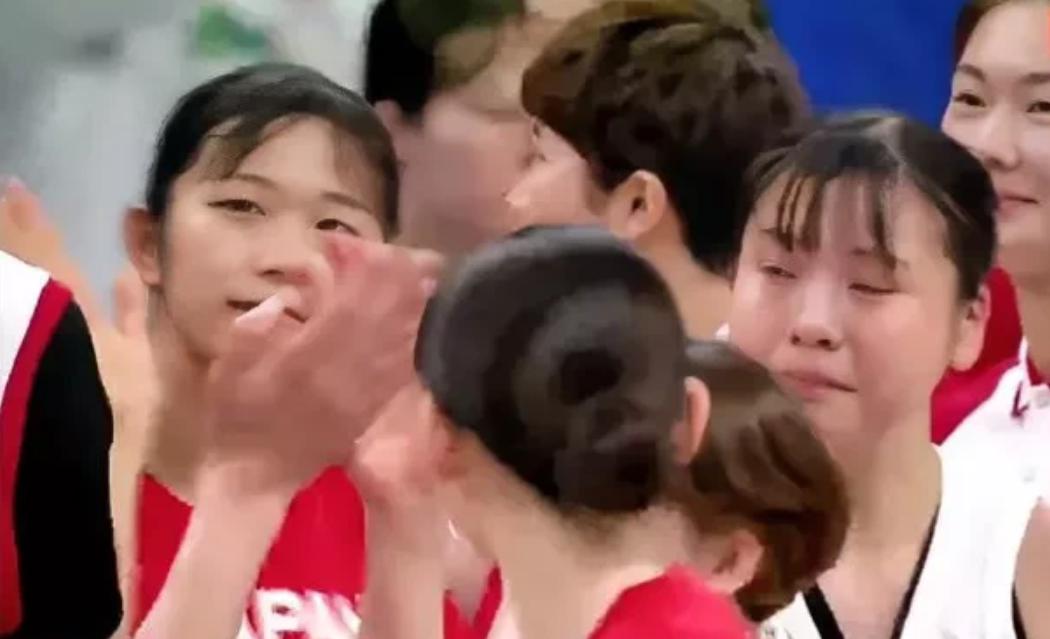 哭了！大学生女篮日本队哭了！她们付出了很大的努力，全场紧逼，快速推进，体能爆表，(3)