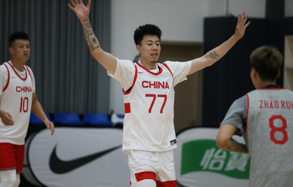 勇士的小球把中国篮球带偏了

人家勇士能打小球，不单单是有两个历史基本的射手，更(1)