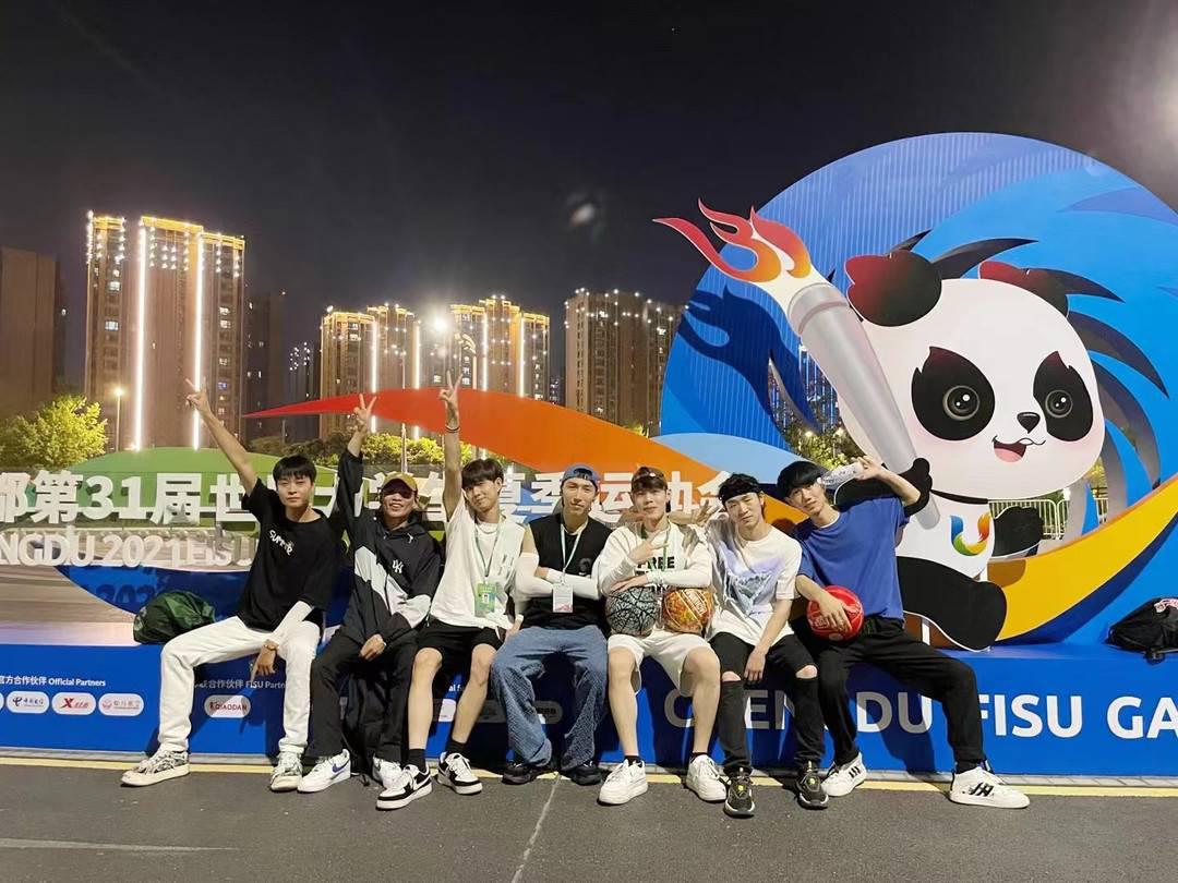 揭秘大运会闭幕式花式篮球团队：将中国元素融入运动 ，曾为追梦饿肚子(3)