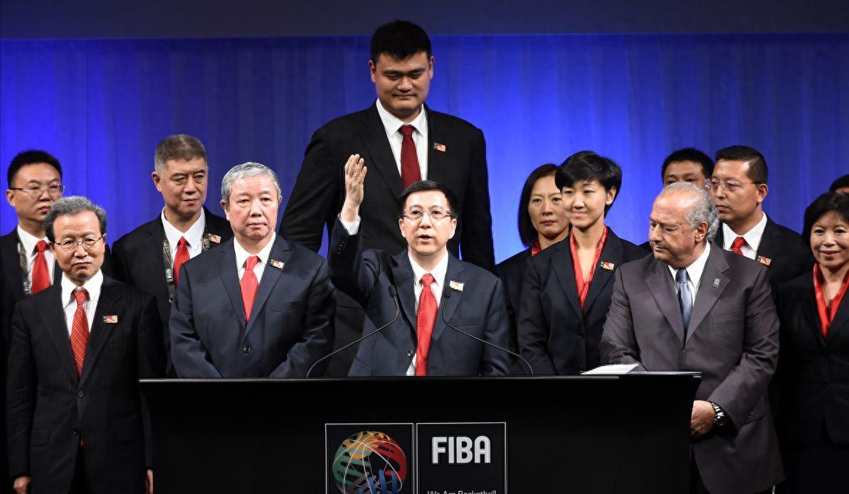 重磅任命！姚明进FIBA名人堂再获重任，新职务位高权重，乔帅狂喜(4)