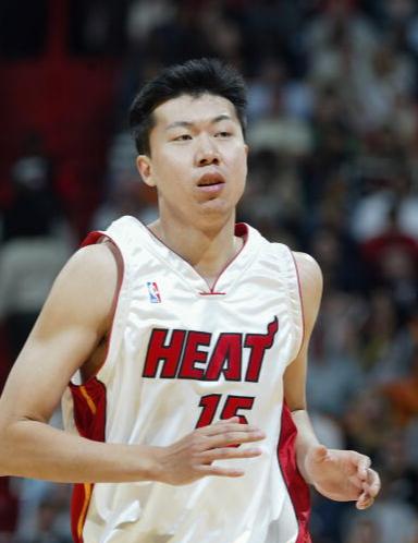 中国球员在NBA谁单场得分最高？周琦6分 大郅21分 那姚易呢？(3)