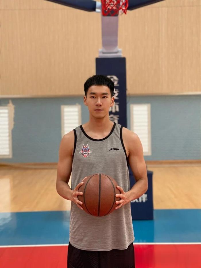 山东高速男篮新赛季国内球员名单公布，俱乐部官宣陈玖璋等三新人加盟(1)