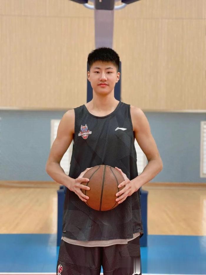 山东高速男篮新赛季国内球员名单公布，俱乐部官宣陈玖璋等三新人加盟(3)