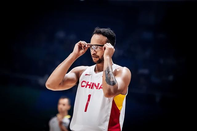 男篮遭遇三连败，阻碍中国篮球发展的是什么？是平常太能装了吗？