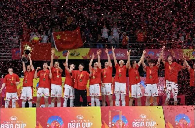 登顶亚洲杯，中国女篮成唯一门面！与男篮有关的人都应该道歉(2)