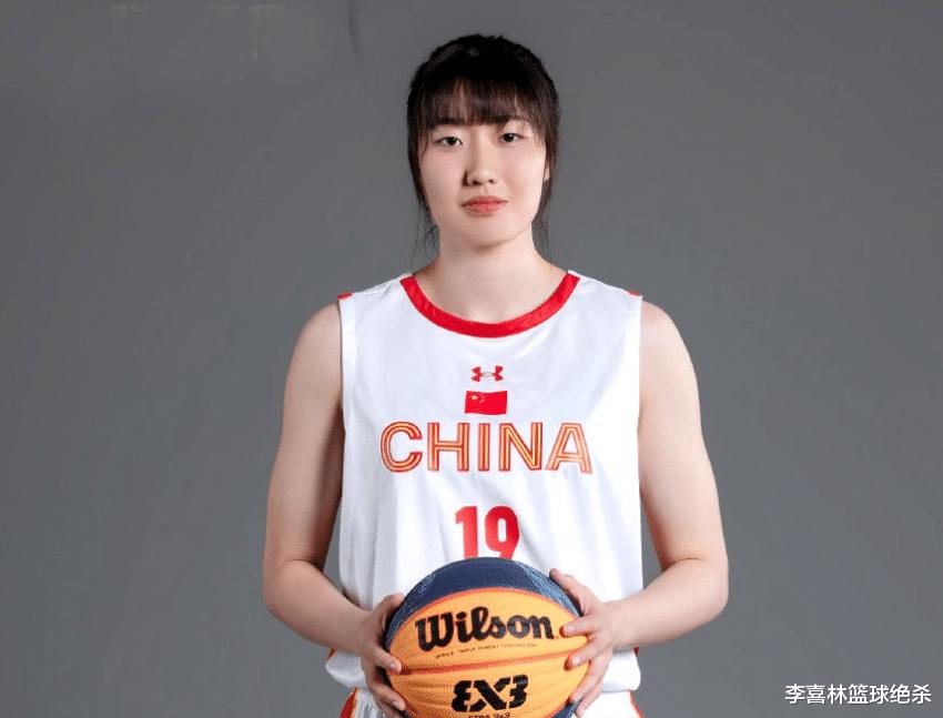 恭喜！中国女篮22岁新李梦崛起，郑薇重点打磨，1米86新星三分准(2)