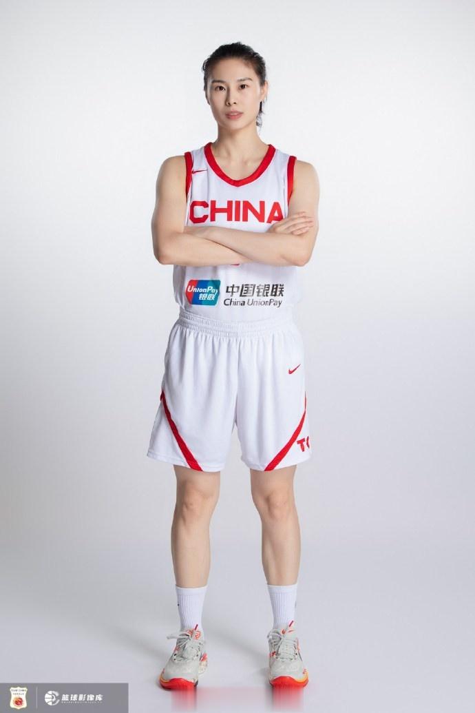 中国篮球之队晒女篮姑娘亚运定妆照 李月汝&张茹&杨力维在列(4)