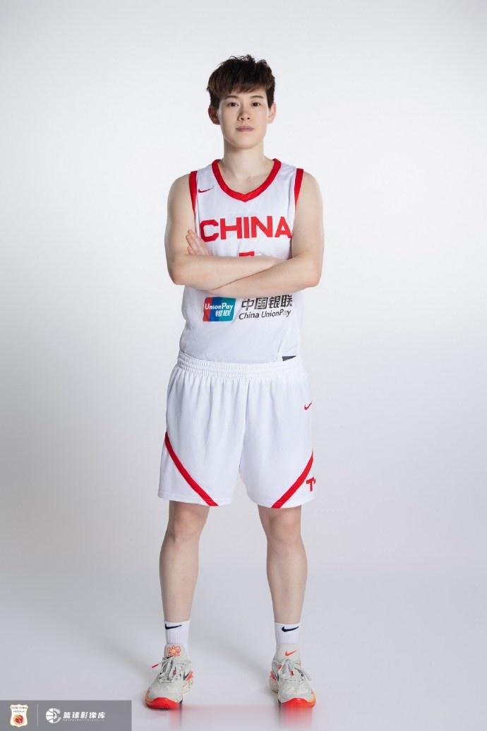 中国篮球之队晒女篮姑娘亚运定妆照 李月汝&张茹&杨力维在列(5)