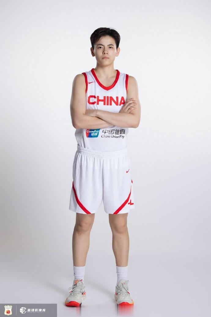 中国篮球之队晒女篮姑娘亚运定妆照 李月汝&张茹&杨力维在列(6)
