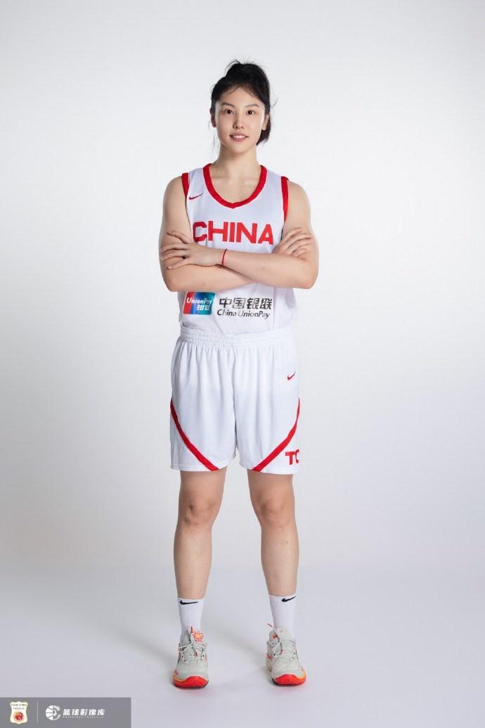 中国篮球之队晒女篮姑娘亚运定妆照 李月汝&张茹&杨力维在列(7)