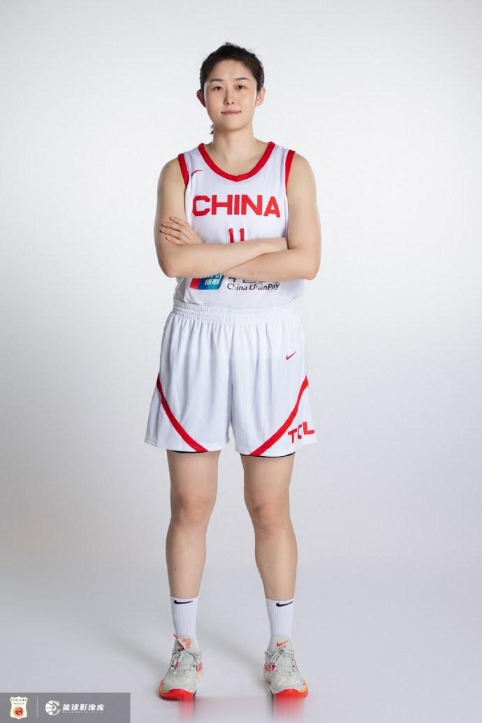 中国篮球之队晒女篮姑娘亚运定妆照 李月汝&张茹&杨力维在列(9)